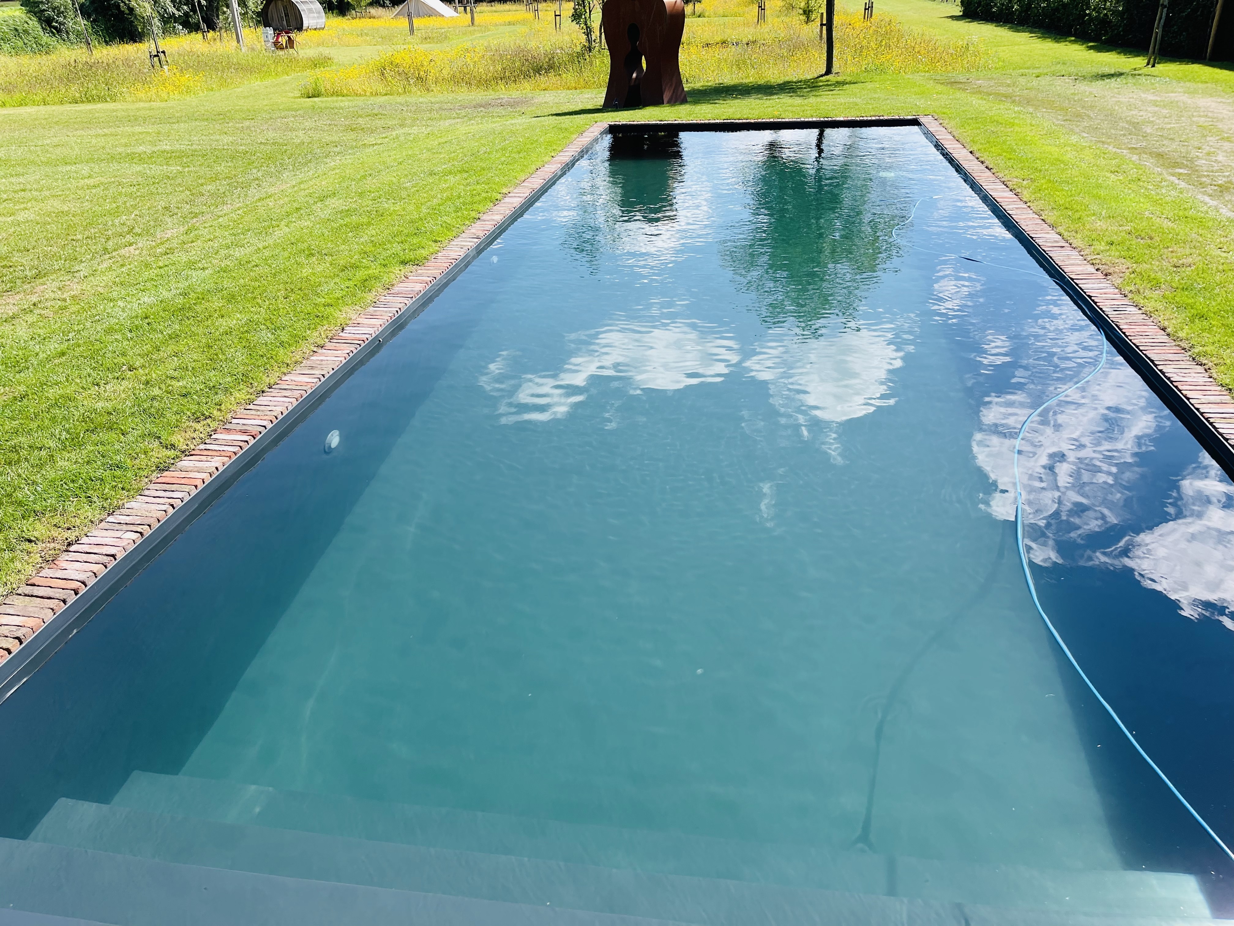anthracite-colored-prefabricated-pool-Laarne-BE-3