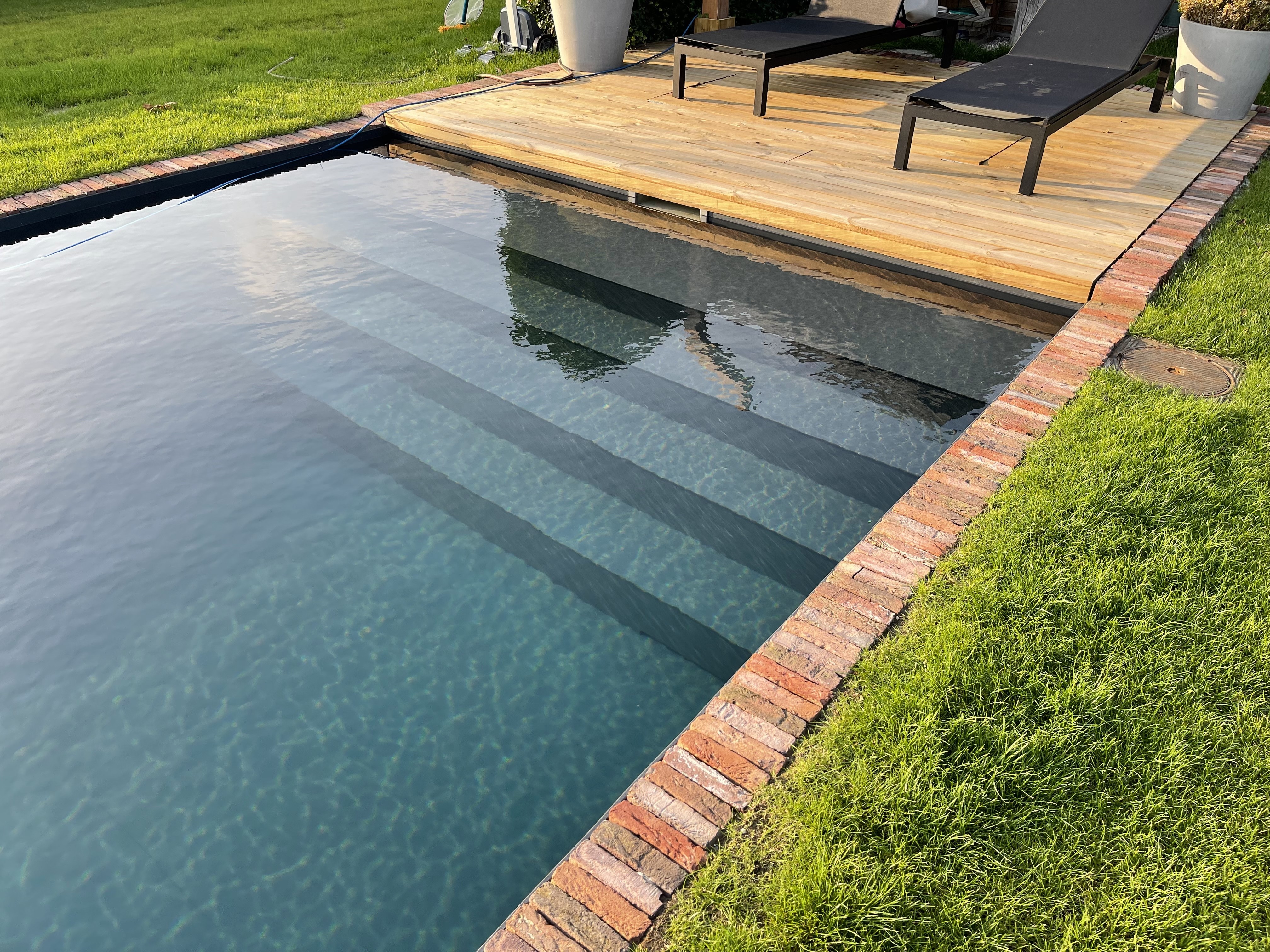 anthracite-colored-prefabricated-pool-Laarne-BE-4