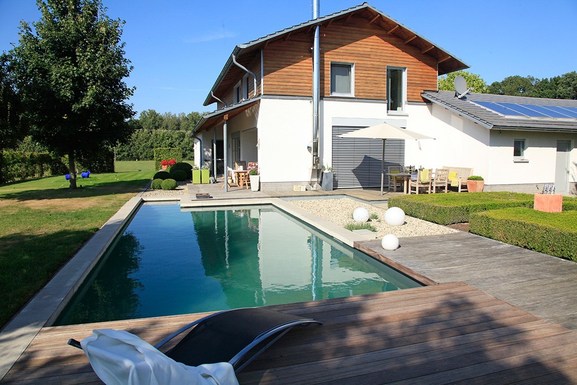 Reconversion d’un bassin à koi en Allemagne en Living-Pool