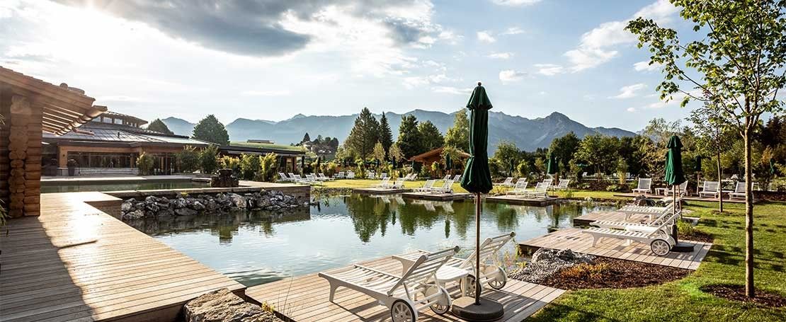 Les étangs de baignade de Biotop offrent un plaisir de baignade proche de la nature pour la flore et la faune