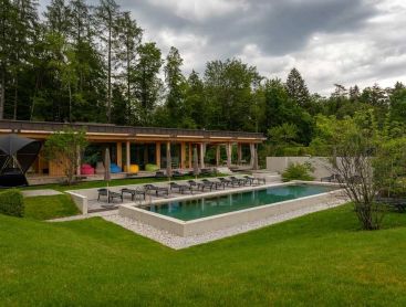 L'hôtel Bergeblick avec Living Pool et places assises