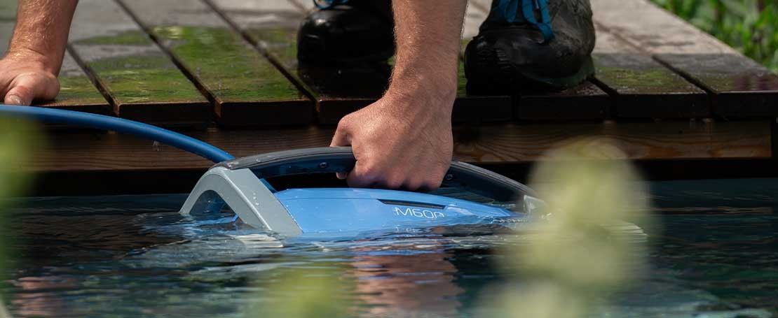 Thème autour du service et de l entretien d une piscine biologique avec robot de piscine et autres